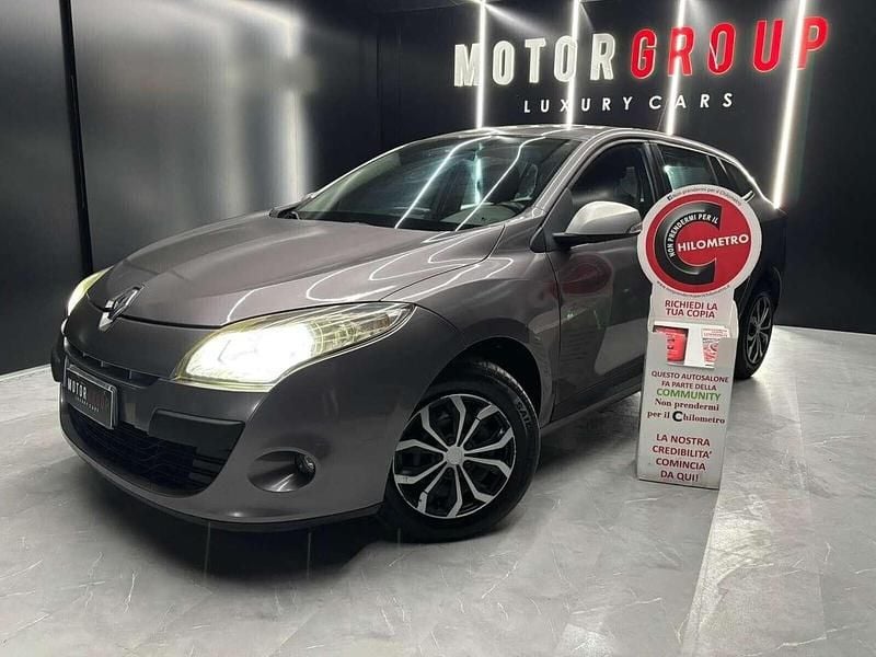 Grigio Usata 2010 Renault Mégane GrandTour Luxe Station wagon | 2490 € (Buon prezzo) - Immagine 1/4