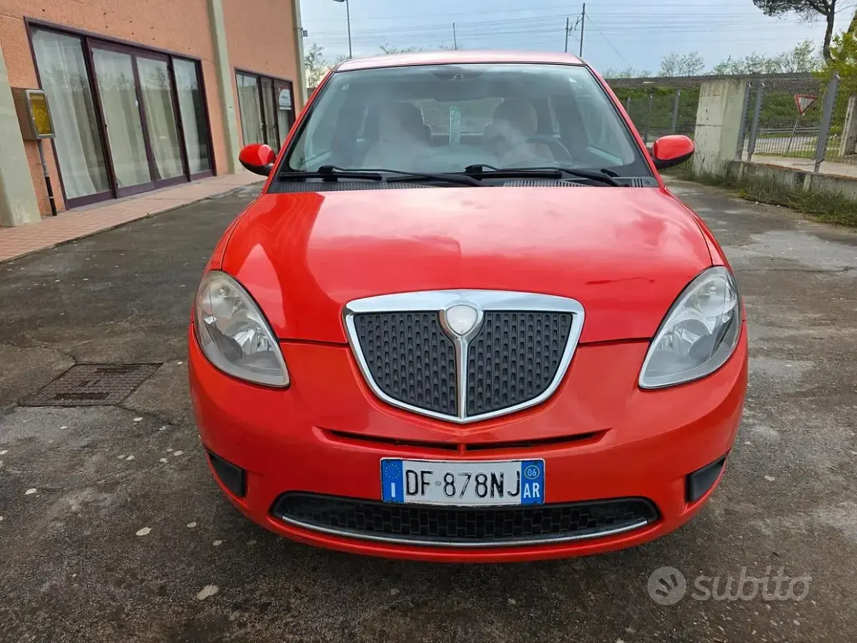 Usata Lancia Ypsilon 60 CV (44 kW) 2006 Arancione Utilitaria