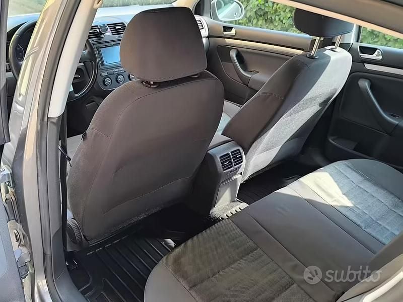Usata VW Golf V 102 CV (75 kW) 2007 Grigio Utilitaria