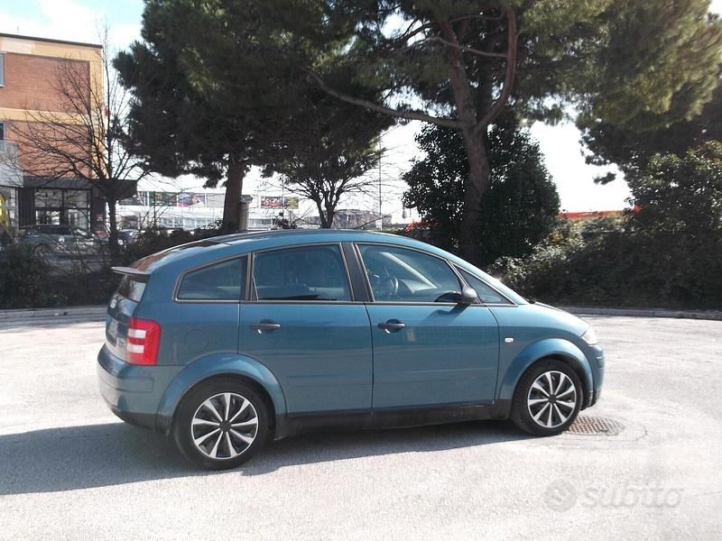 Usata Audi A2 74 CV (54 kW) 2002 Blu Utilitaria