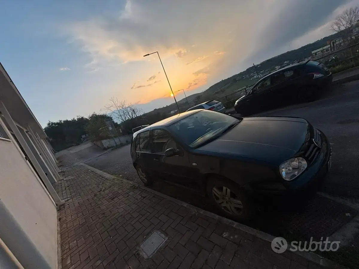Usata VW Golf IV 90 CV (66 kW) 2003 Nero Berlina