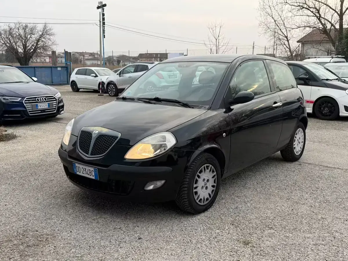 Usata Lancia Ypsilon 69 CV (50 kW) 2006 Nero Utilitaria