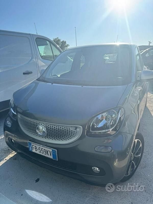 Grigio Usata 2015 Smart ForFour Utilitaria | 10.000 € (Buon prezzo) - Immagine 1/4