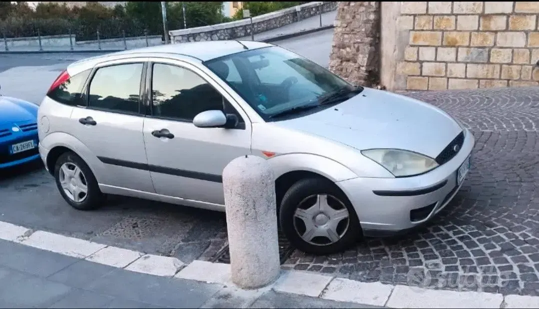 Usata Ford Focus 100 CV (73 kW) 2002 Grigio Berlina