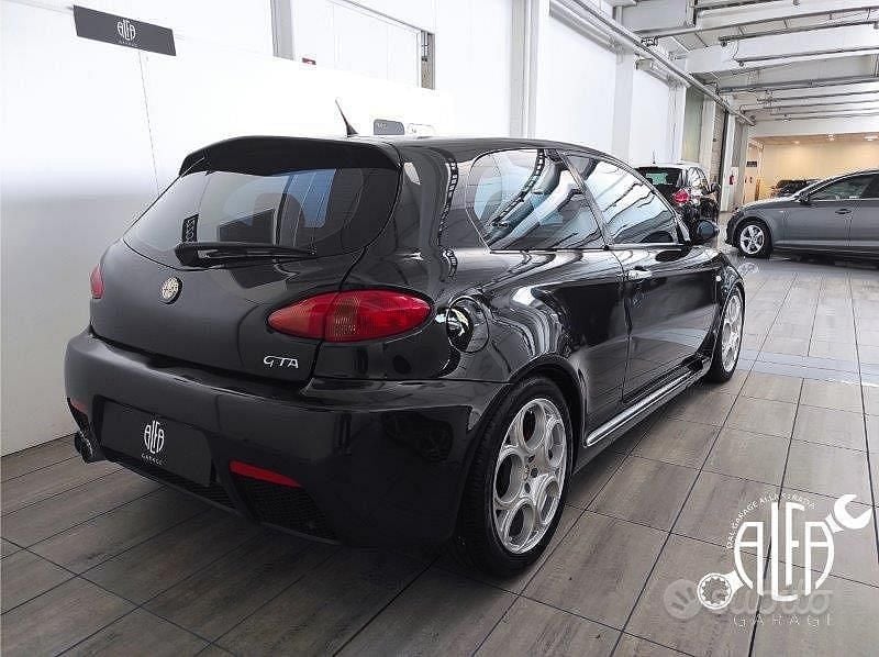 Usata Alfa Romeo 147 GTA 250 CV (183 kW) 2003 Nero Utilitaria