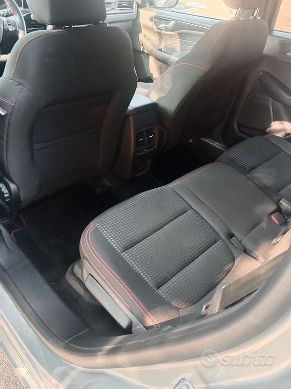 Usata Ford Kuga 120 CV (88 kW) 2022 Grigio SUV