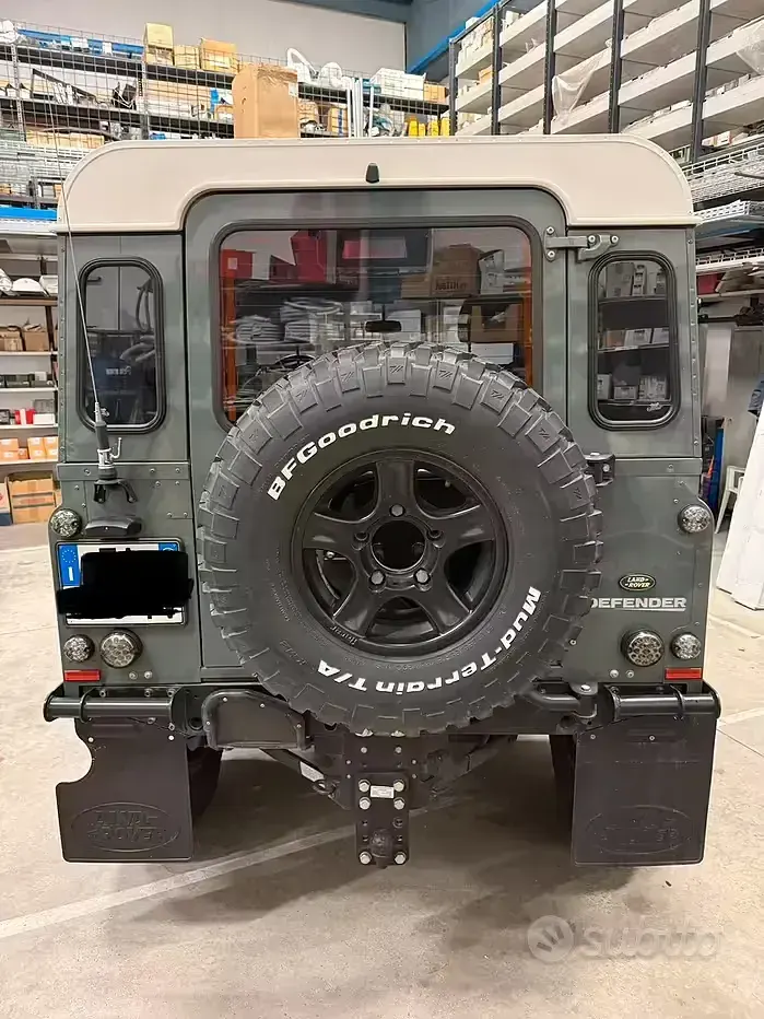 Usata Land Rover Defender 122 CV (89 kW) 2009 Verde SUV