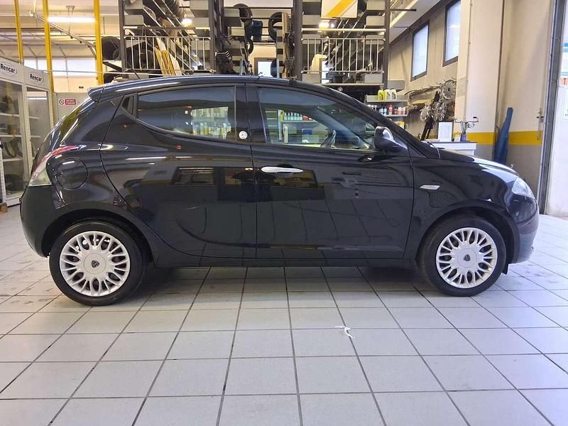 Usata Lancia Ypsilon Gold 69 CV (50 kW) 2017 Nero Utilitaria