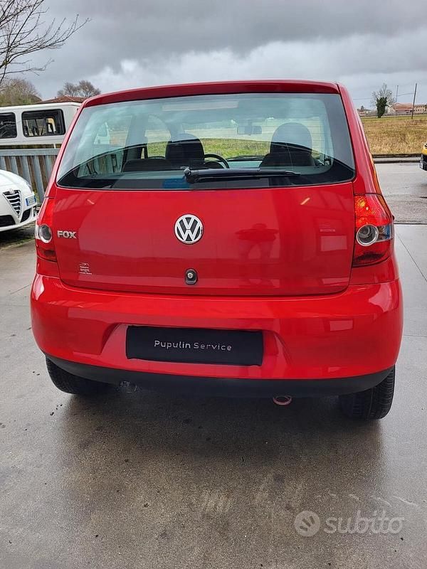 Usata VW Fox 54 CV (39 kW) 2006 Rosso Utilitaria