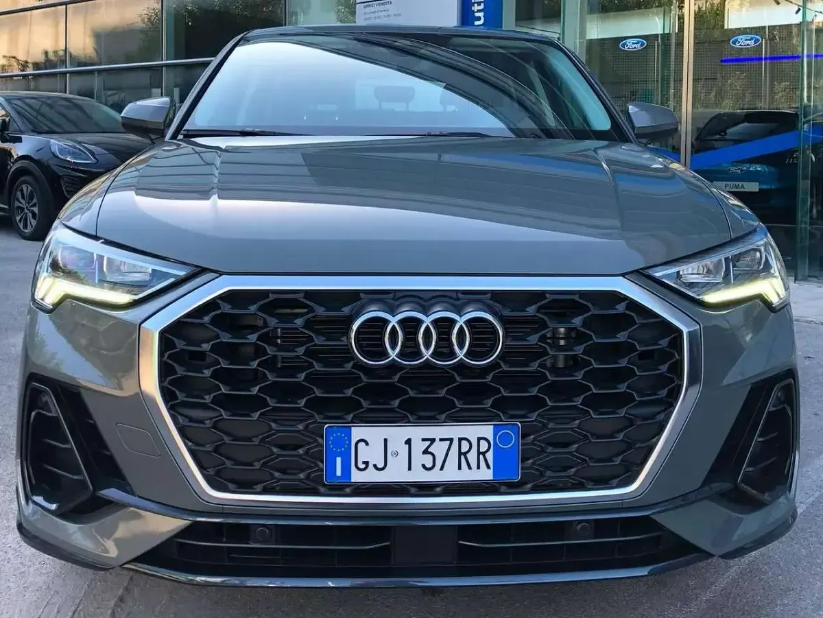 Usata Audi Q3 Sportback Business Plus 150 CV (110 kW) 2022 Chronogrey metallic SUV