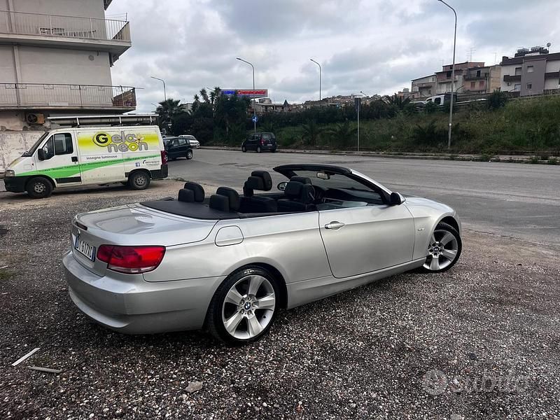 Usado BMW 320 Cabriolet 177 HP (130 kW) 2009 Cinzento Cabrios