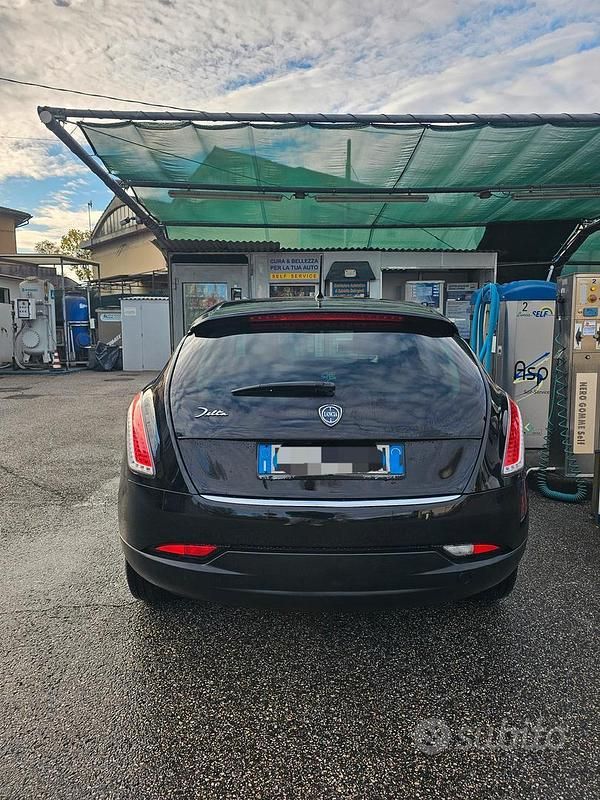 Usata Lancia Delta 120 CV (88 kW) 2013 Nero Utilitaria