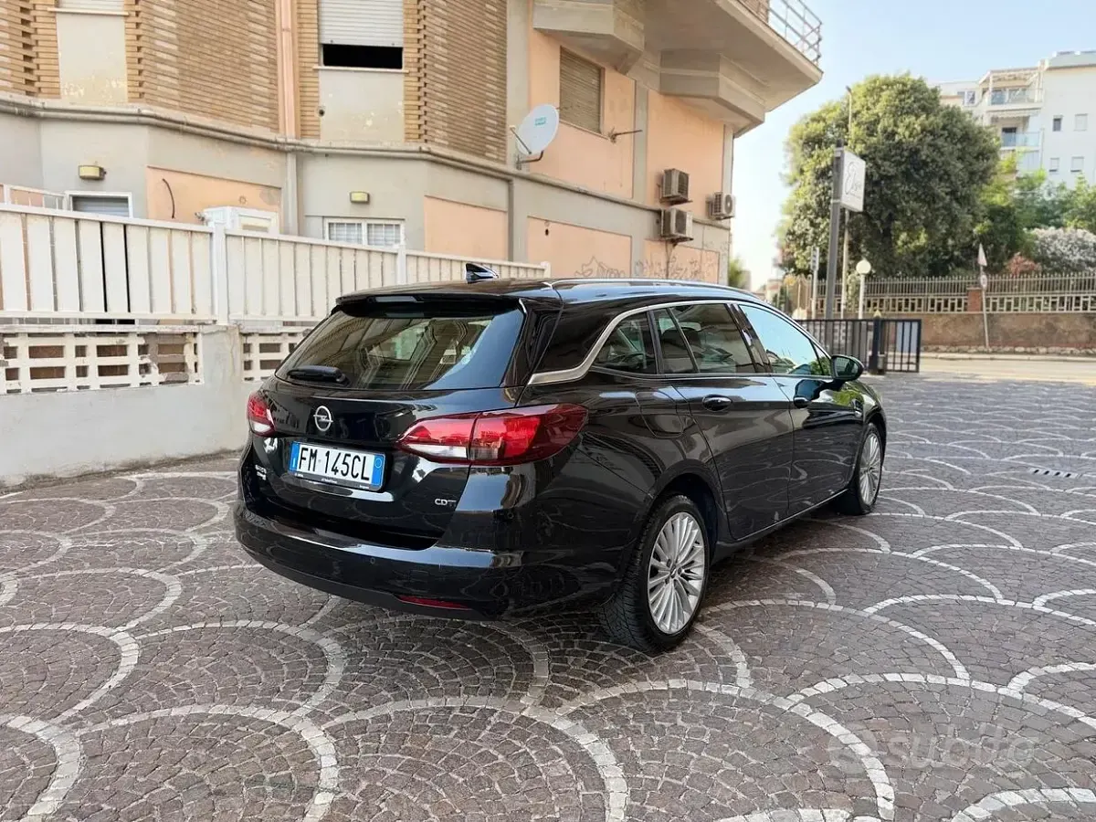 Usata Opel Astra Innovation 110 CV (80 kW) 2018 Nero Station wagon