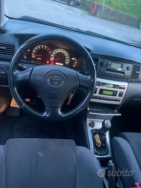 Usata Toyota Corolla 110 CV (80 kW) 2003 Grigio Berlina