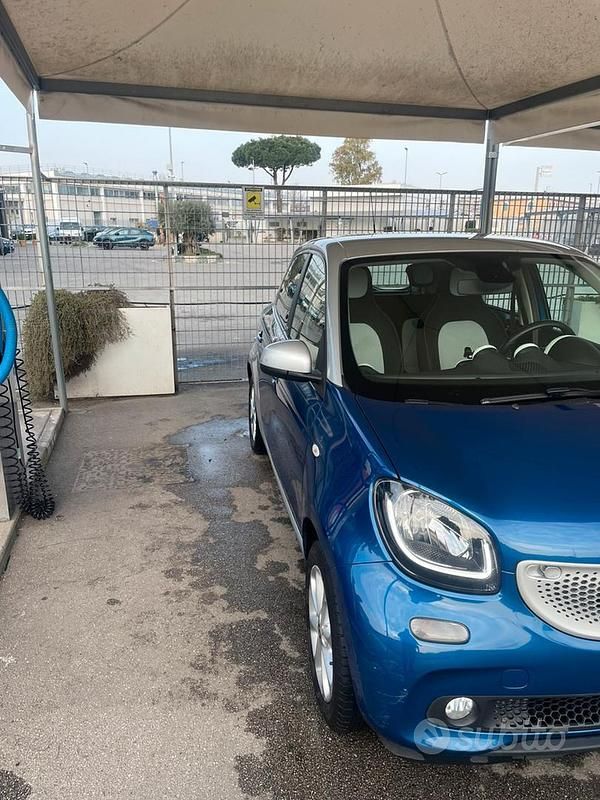 Usata Smart ForFour 2016 Blu Utilitaria