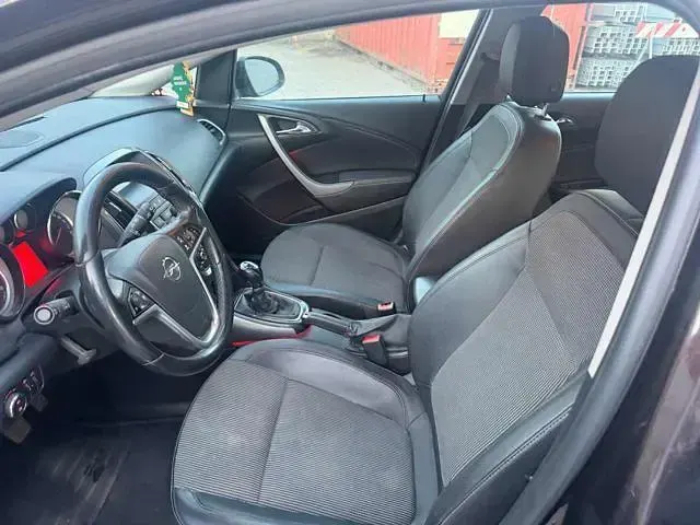 Usata Opel Astra Cosmo 135 CV (99 kW) 2014 Marrone Station wagon