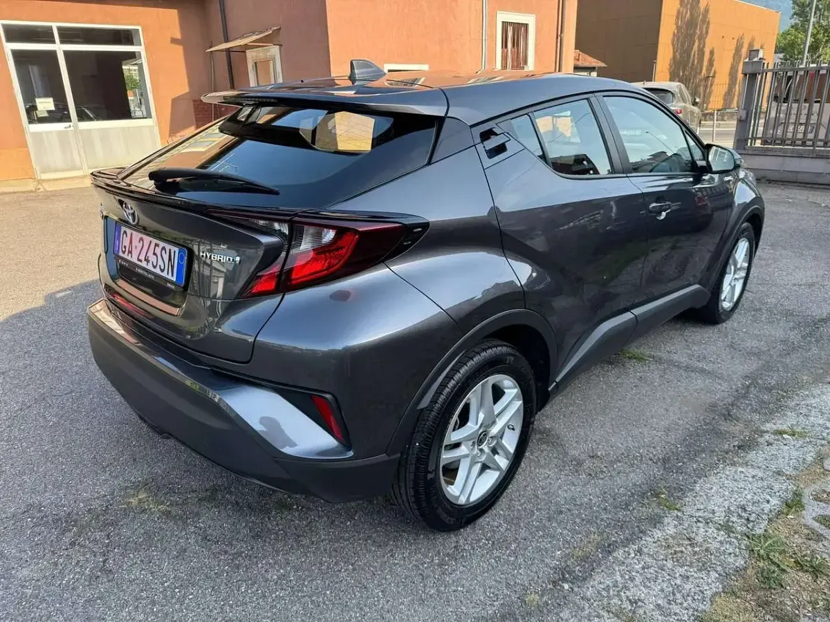 Usata Toyota C-HR Active 98 CV (72 kW) 2020 Grigio SUV