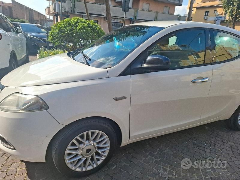 Usata Lancia Ypsilon 69 CV (50 kW) 2015 Utilitaria