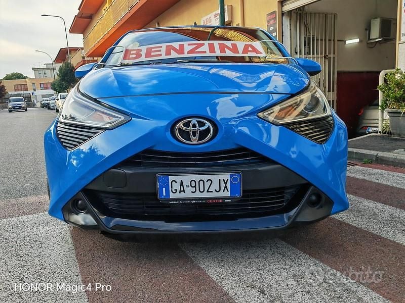 Usata Toyota Aygo X-clusiv 72 CV (52 kW) 2020 Blu Utilitaria