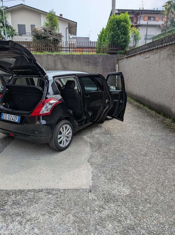 Nero Usata 2013 Suzuki Swift Cool Tre volumi | 4000 € (Super prezzo) - Immagine 1/4