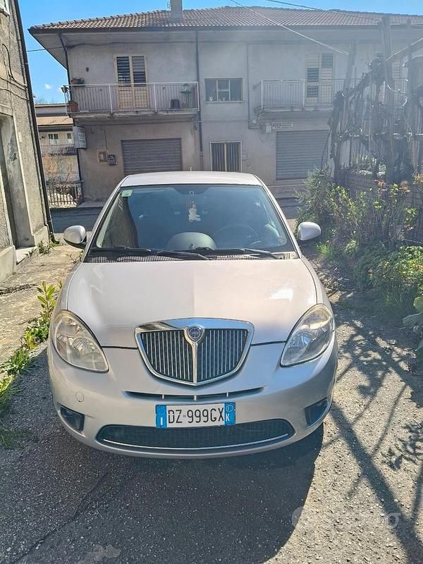 Grigio Usata 2011 Lancia Ypsilon Due volumi | 6000 € - Immagine 1/4