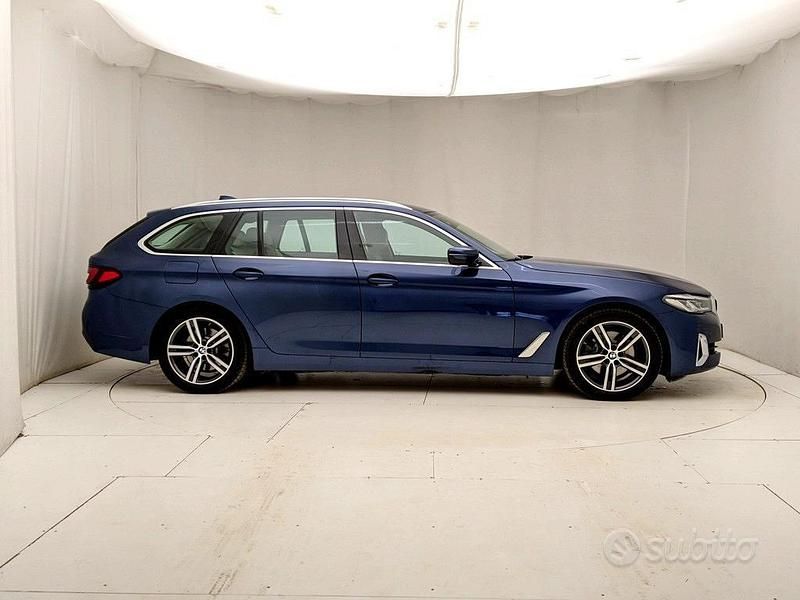 Usata BMW 520 Luxury Line 190 CV (139 kW) 2022 Blu Station wagon