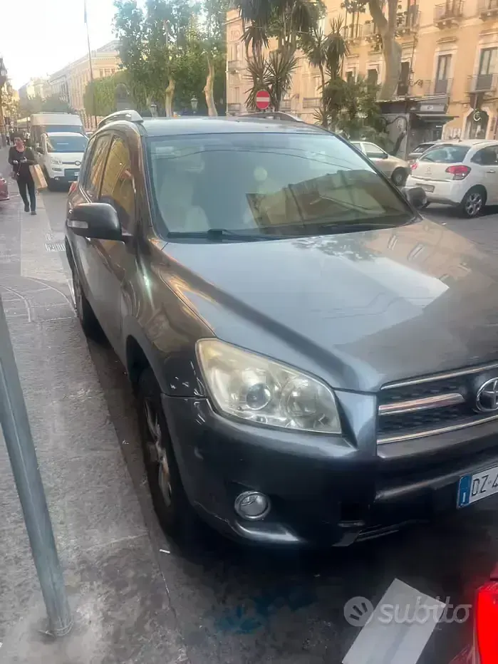 Begagnad Toyota RAV4 152 HK (111 kW) 2009 Grå SUV