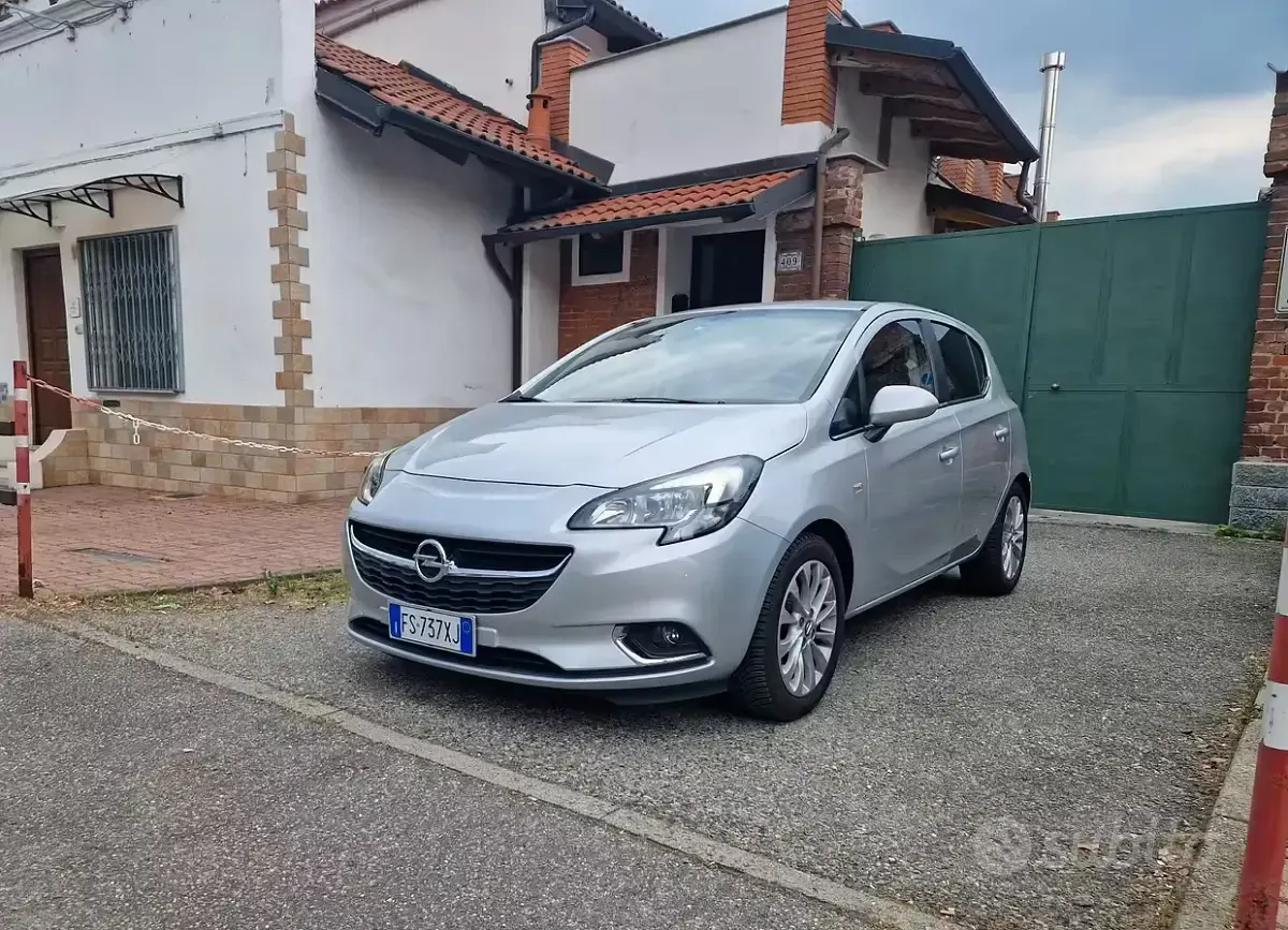 Usado Opel Corsa 75 CV (55 kW) 2018 Gris Utilitario