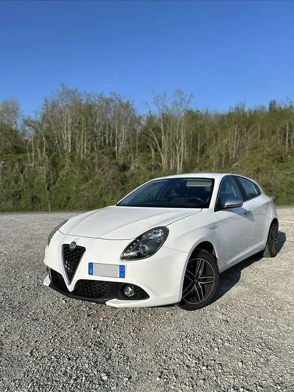 Usata Alfa Romeo Giulietta Super 120 CV (88 kW) 2016 Bianco Utilitaria