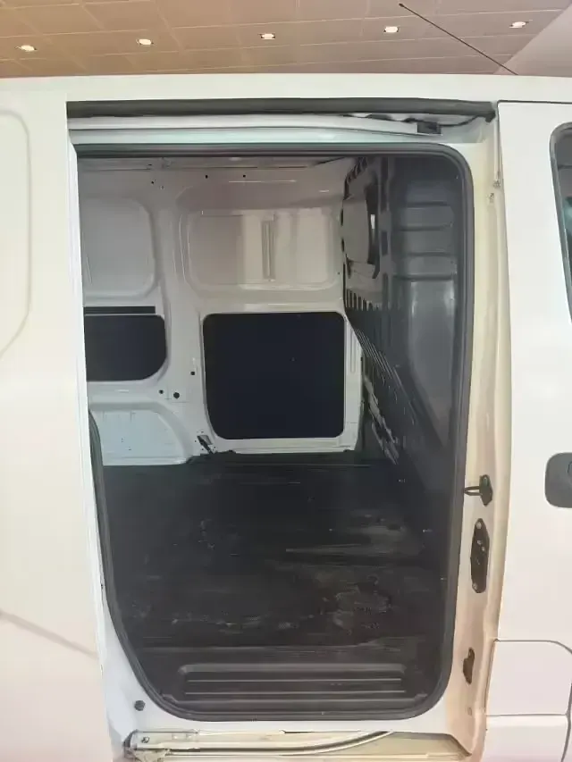 Używany Nissan NV200 90 KM (66 kW) 2015 Biały Minivan