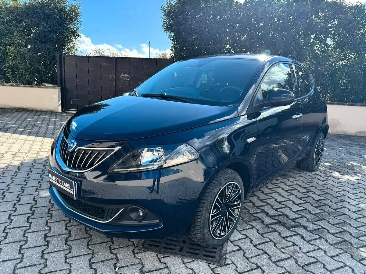 Usata Lancia Ypsilon Gold 69 CV (50 kW) 2021 Blu Utilitaria