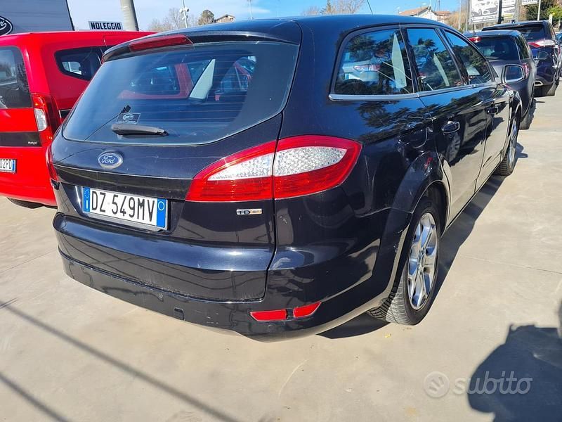 Usata Ford Mondeo 140 CV (102 kW) 2010 Nero
