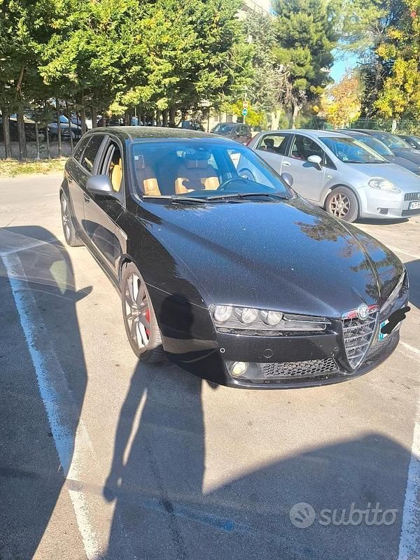 Nero Usata 2012 Alfa Romeo 159 Station wagon | 5000 € (Molto cara) - Immagine 1/4