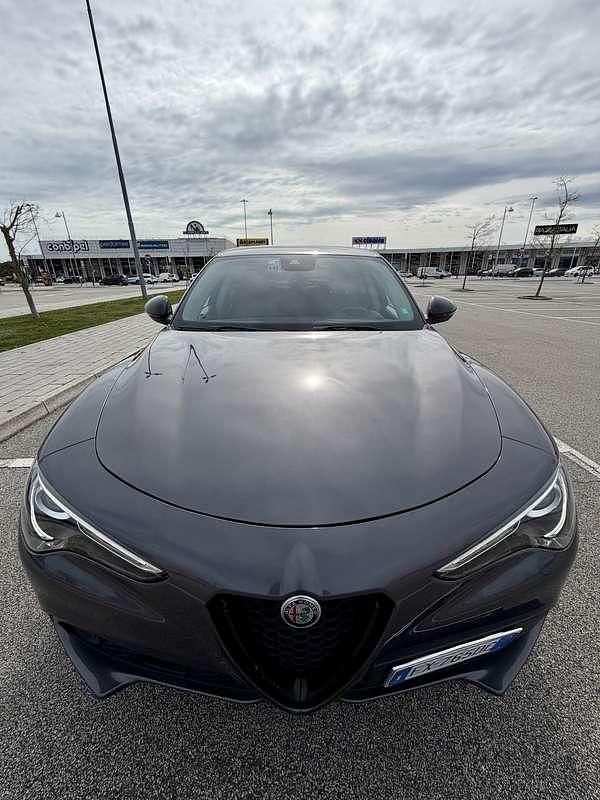 Usata Alfa Romeo Stelvio Super 209 CV (153 kW) 2018 Grigio SUV