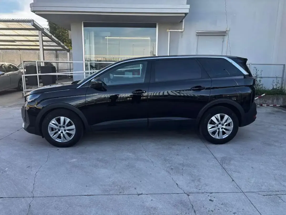 Usata Peugeot 5008 Active 131 CV (96 kW) 2023 Nero SUV