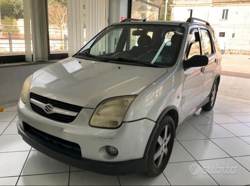Usata Suzuki Ignis 99 CV (72 kW) 2004 Argento Utilitaria