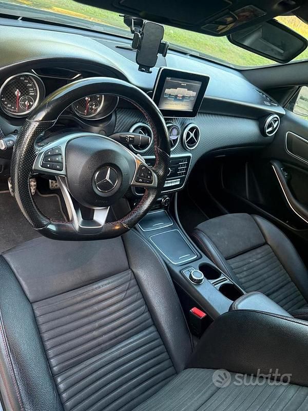 Usata Mercedes A180 109 CV (80 kW) 2016 Nero Utilitaria