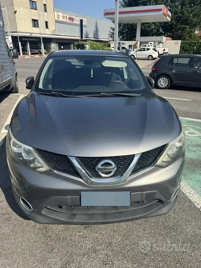 Usata Nissan Qashqai Acenta 110 CV (80 kW) 2015 Grigio SUV