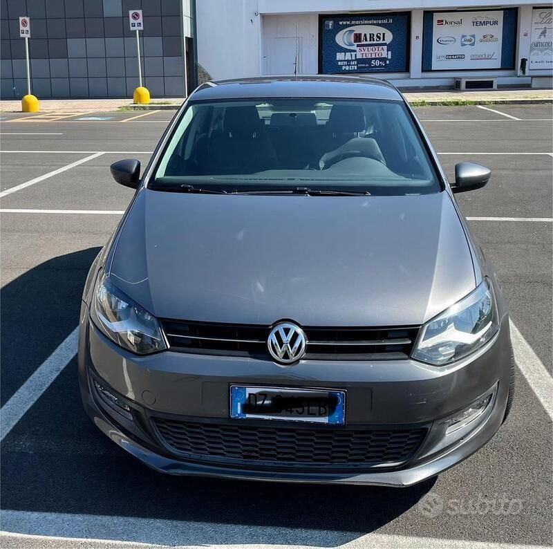 Grigio Usata 2009 VW Polo Comfortline Due volumi | 2500 € (Ottimo prezzo) - Immagine 1/4