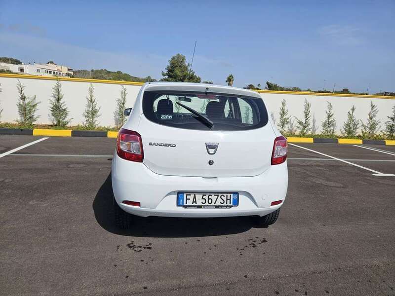 Usata Dacia Sandero Lauréate 75 CV (55 kW) 2015 Bianco Utilitaria