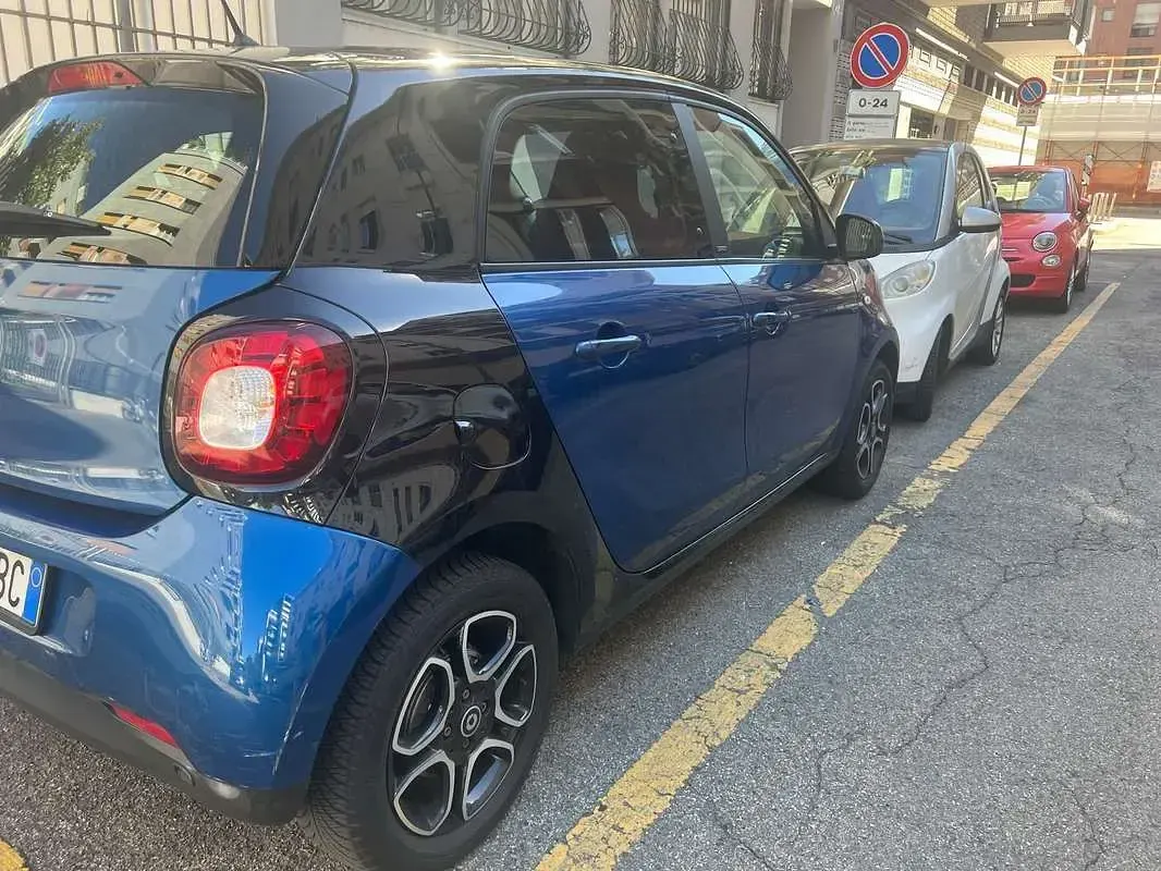 Usata Smart ForFour 90 CV (66 kW) 2019 Bluazzurro Utilitaria