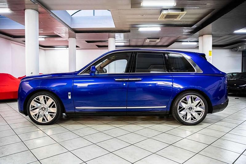 Nuova Rolls Royce Cullinan 571 CV (419 kW) 2025 Salamanca blue SUV