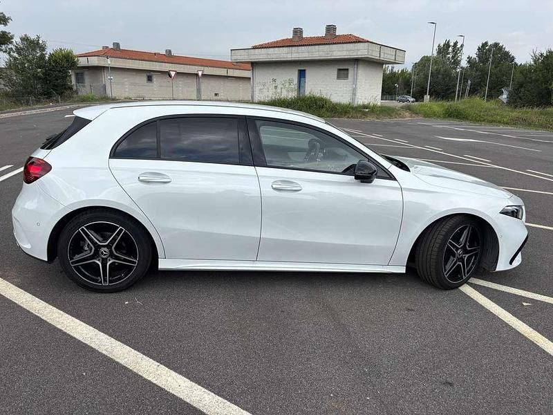 Usata 2023 Mercedes A180 AMG Line Premium Plus Berlina | 31.900 € (Buon prezzo) - Immagine 1/4