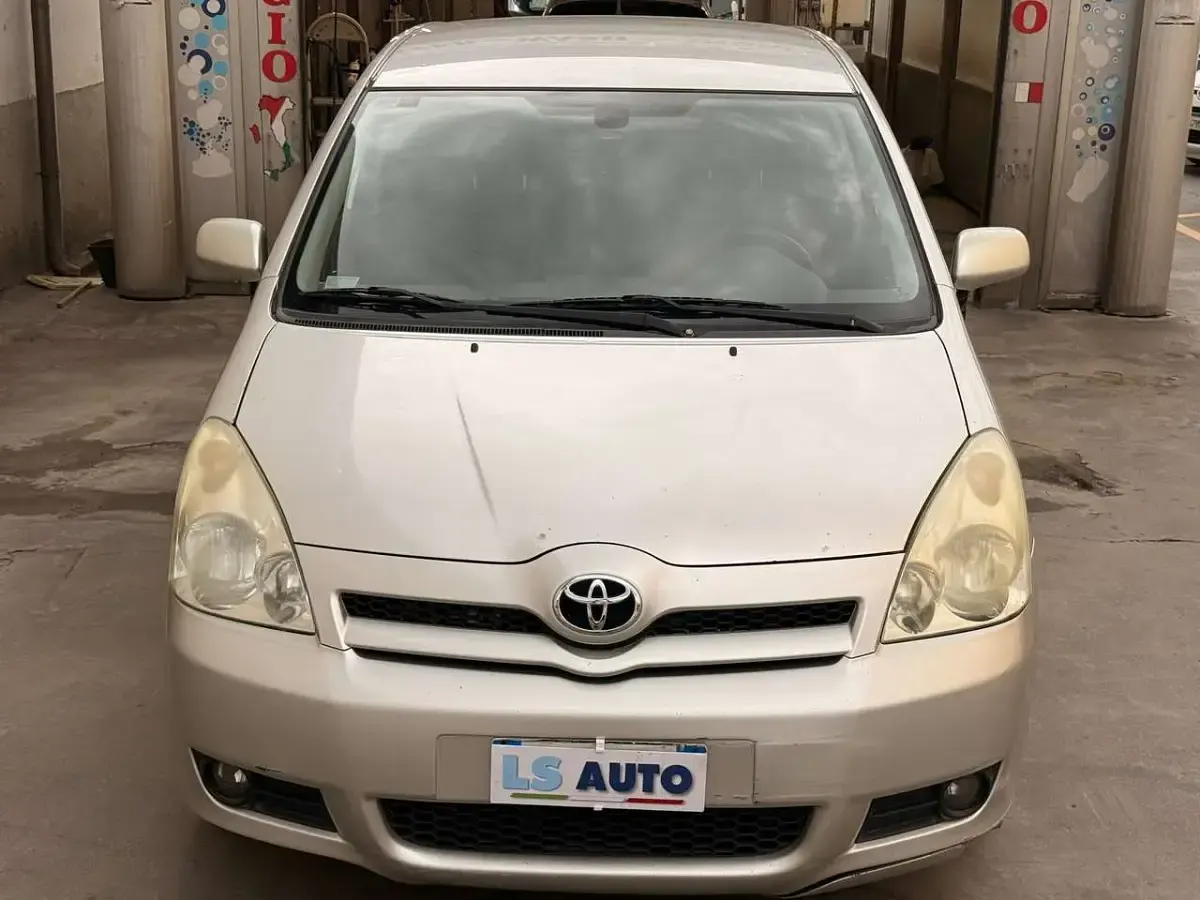 Usata Toyota Corolla 136 CV (100 kW) 2006 Argento Monovolume