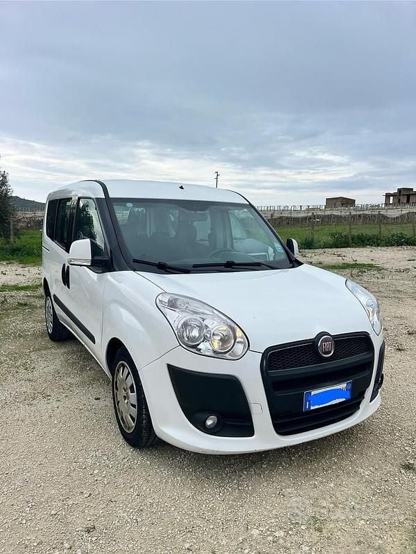 Bianco Usata 2012 Fiat Doblò Monovolume | 6500 € (Buon prezzo) - Immagine 1/4