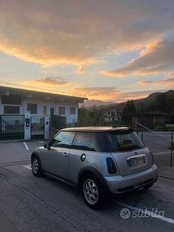 Begagnad Mini Cooper 88 HK (64 kW) 2005 Grå Halvkombi