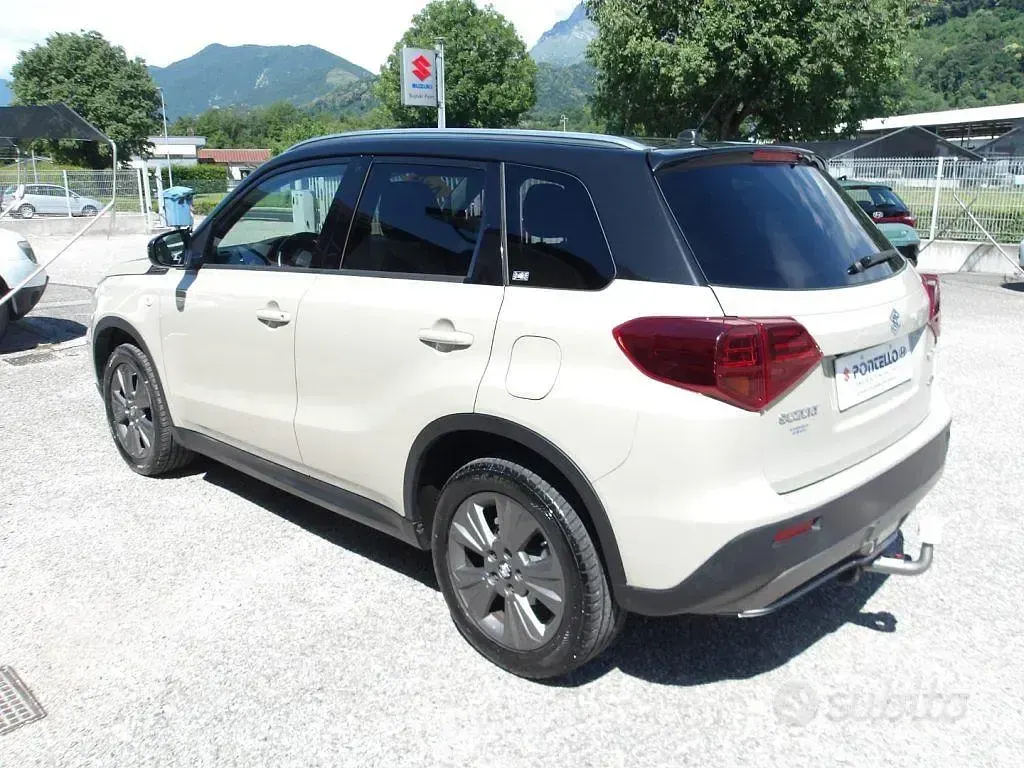 Usata Suzuki Vitara 111 CV (81 kW) 2019 Beige SUV