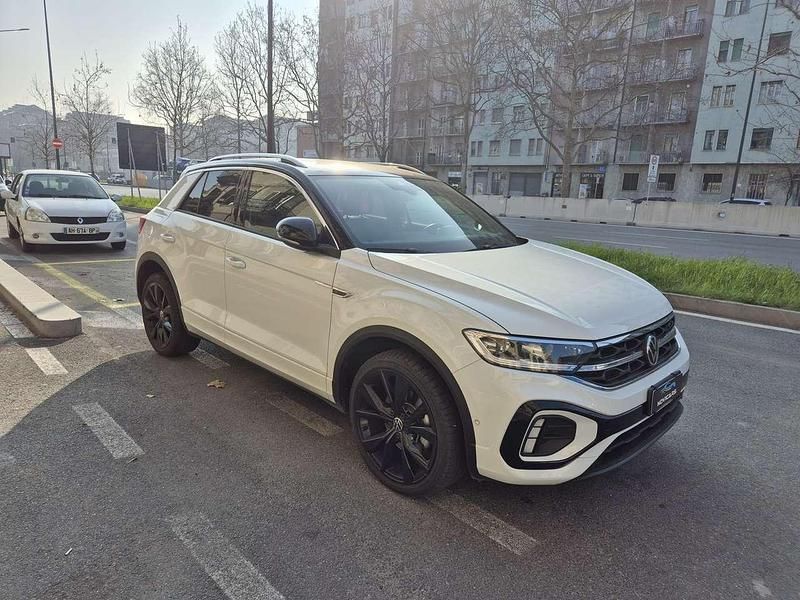 Usata VW T-Roc R-line 150 CV (110 kW) 2024 Pure white  tetto nero SUV