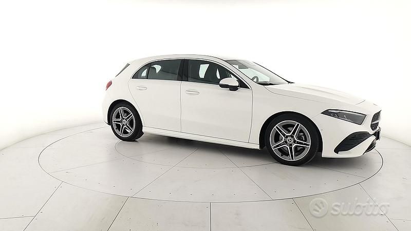 Usata Mercedes A180 AMG Line Premium 116 CV (85 kW) 2024 Bianco Berlina