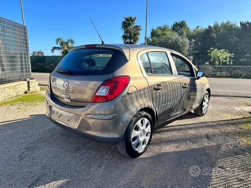 Usata Opel Corsa 75 CV (55 kW) 2013 Grigio Berlina